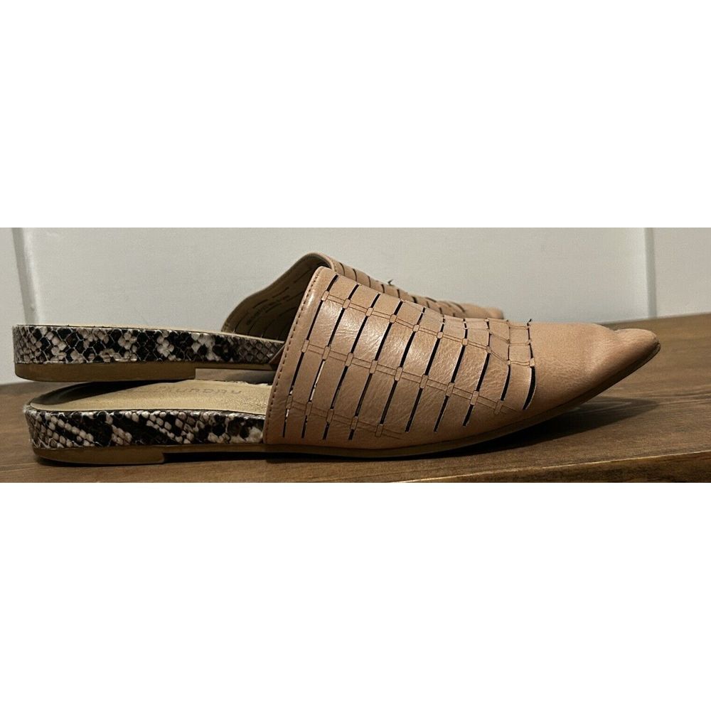 CL By Laundry Womens Beige Faux‎ Snake Skin Flat Shoes size 6.5